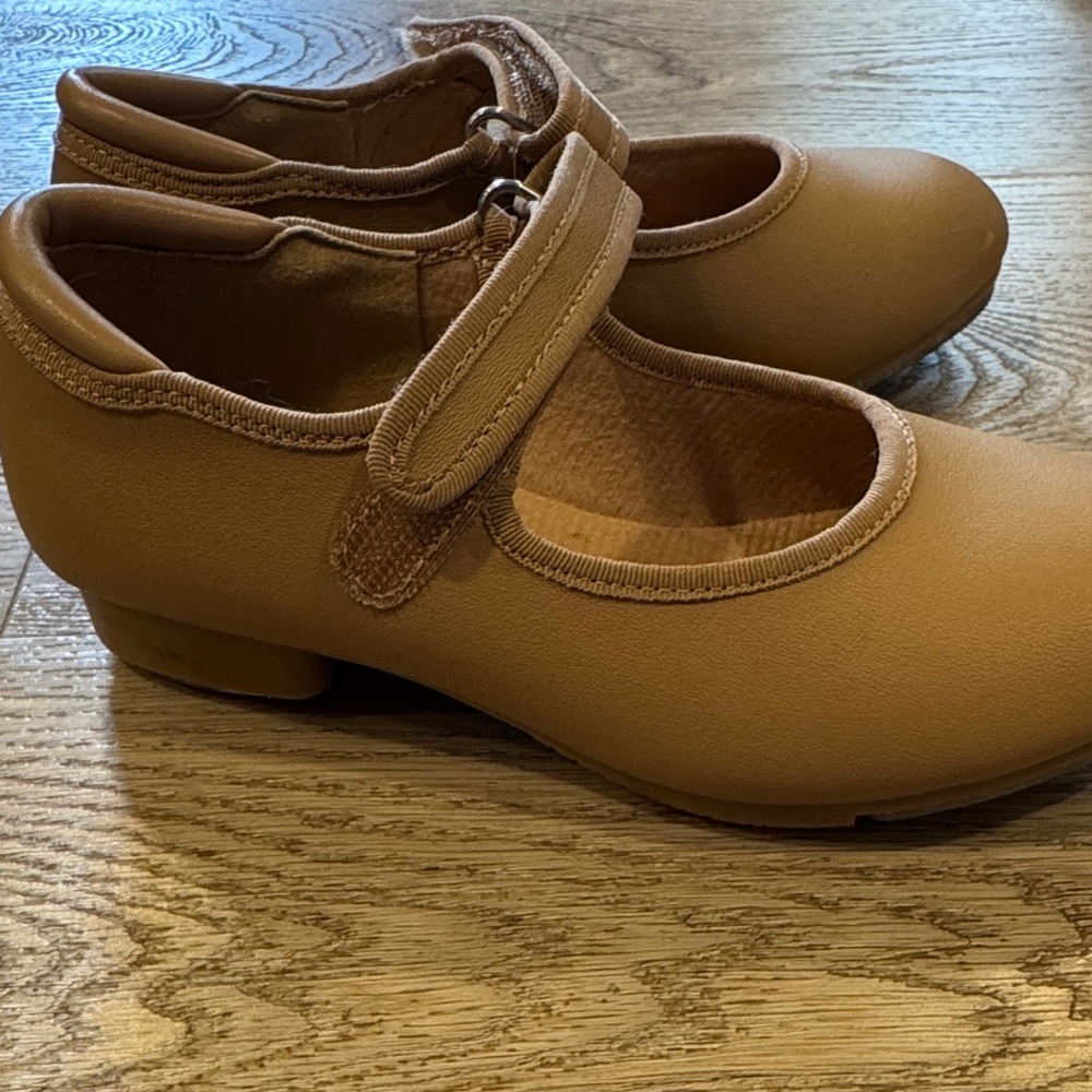 Amazon brand tan kids tap shoes